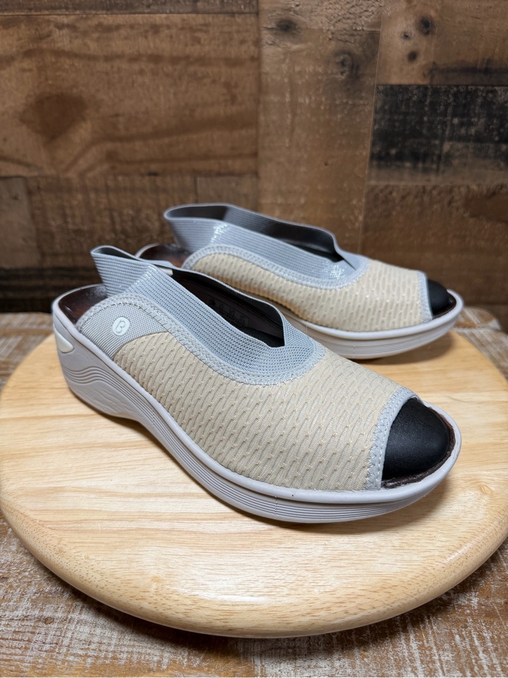BZees Del Rey Womens 7.5 M Beige Gray Open Toe Slingback Wedge Sandals